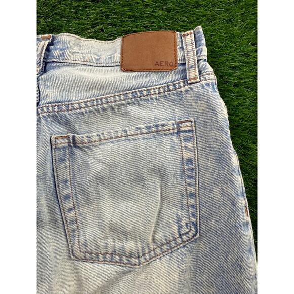 Aeropostale Womens Mom Jeans Light Wash Distressed High Rise Sz 2R Ripped Knees - Picture 3 of 12